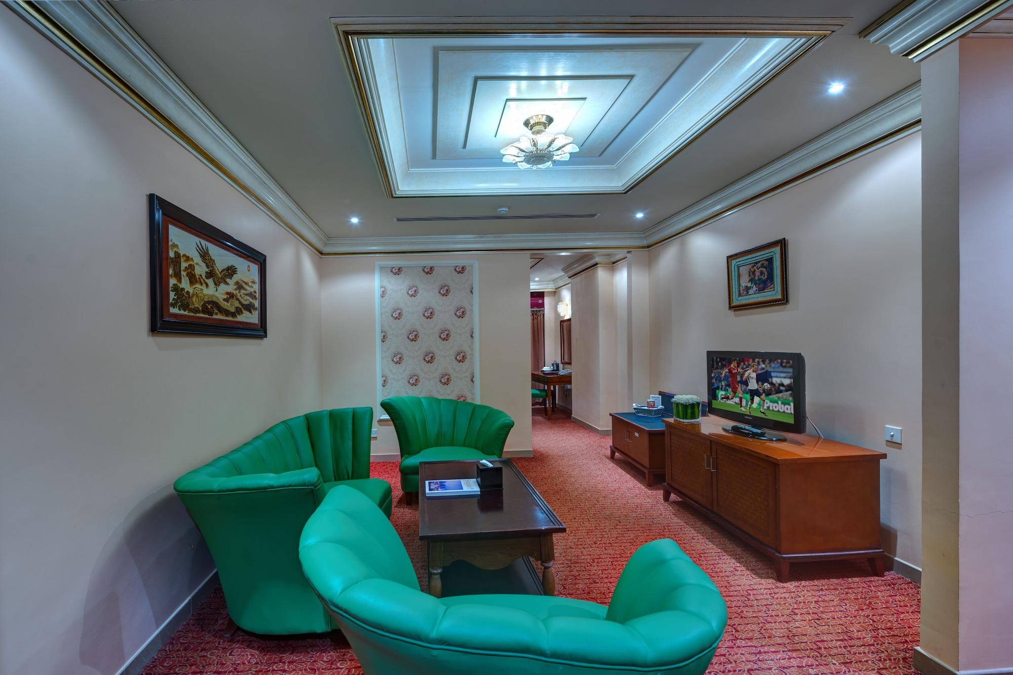 Sahara Beach Resort & Spa Sardzsa Kültér fotó A suite at the hotel