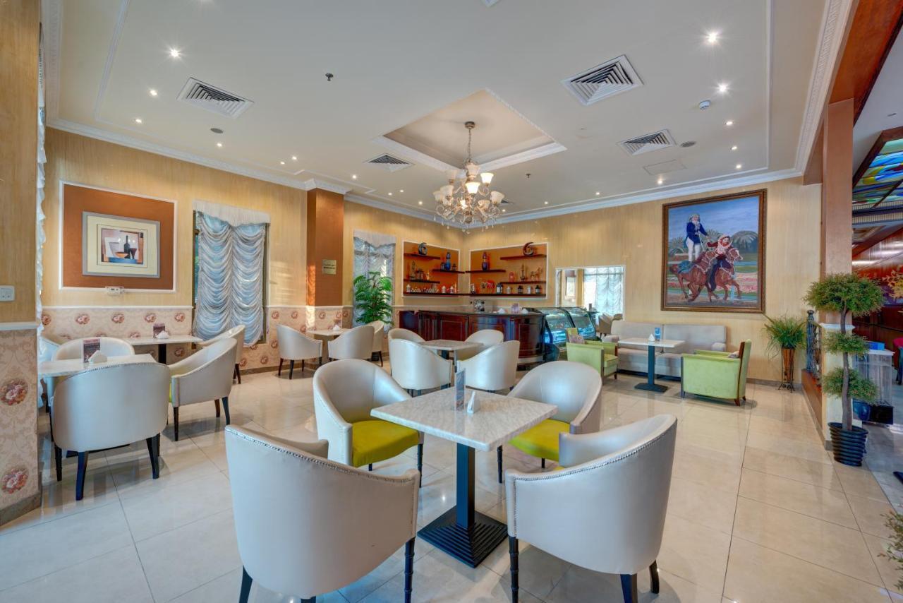 Sahara Beach Resort & Spa Sardzsa Kültér fotó The lounge at the airport