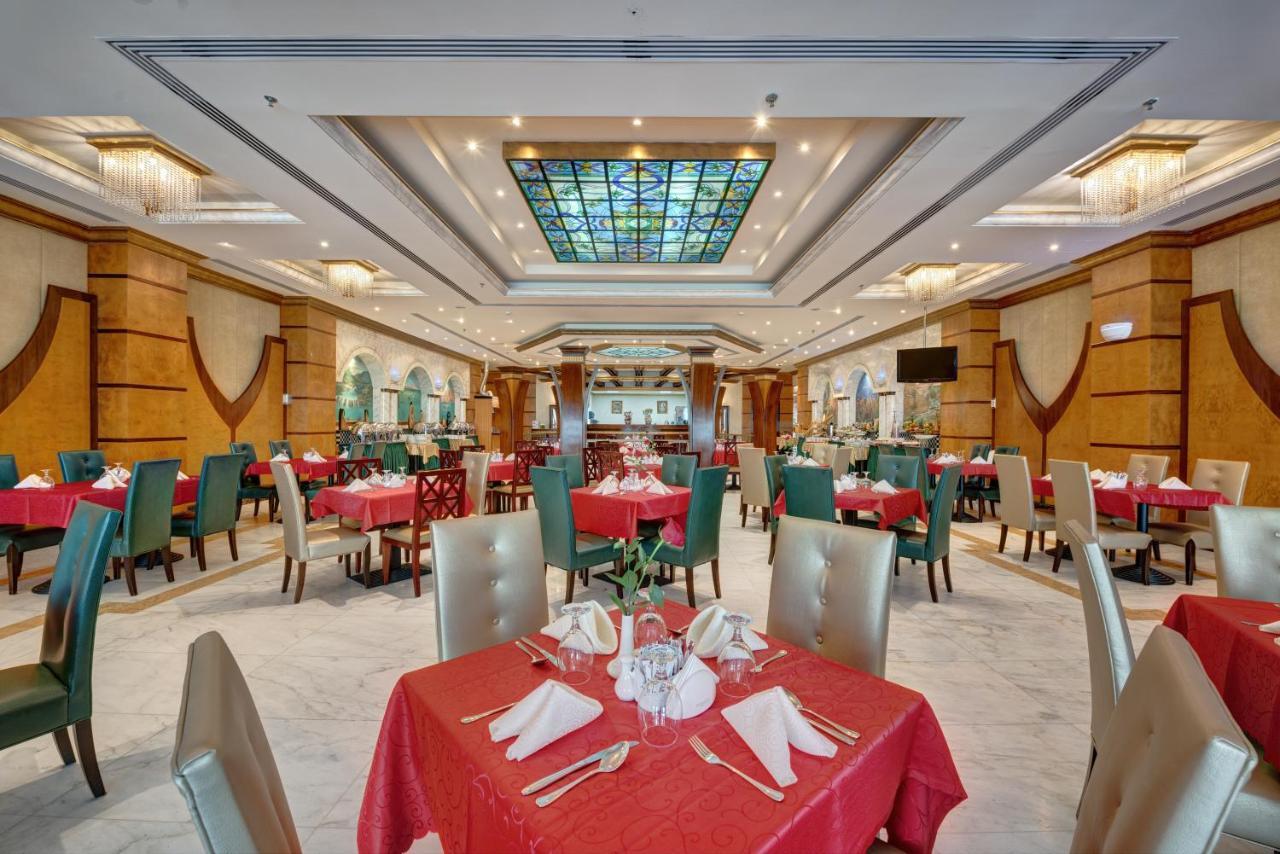 Sahara Beach Resort & Spa Sardzsa Kültér fotó The restaurant
