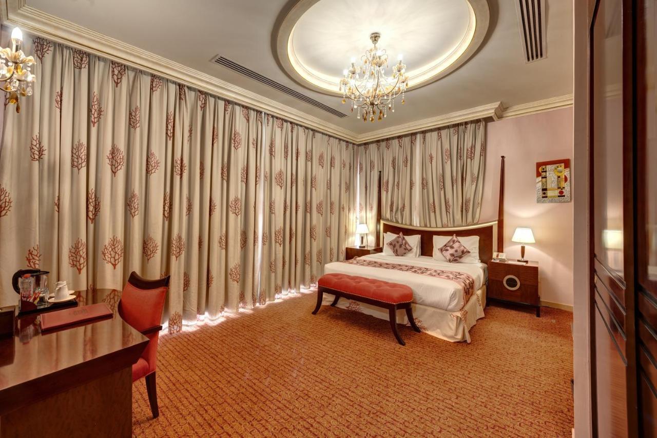 Sahara Beach Resort & Spa Sardzsa Kültér fotó A bedroom at the hotel