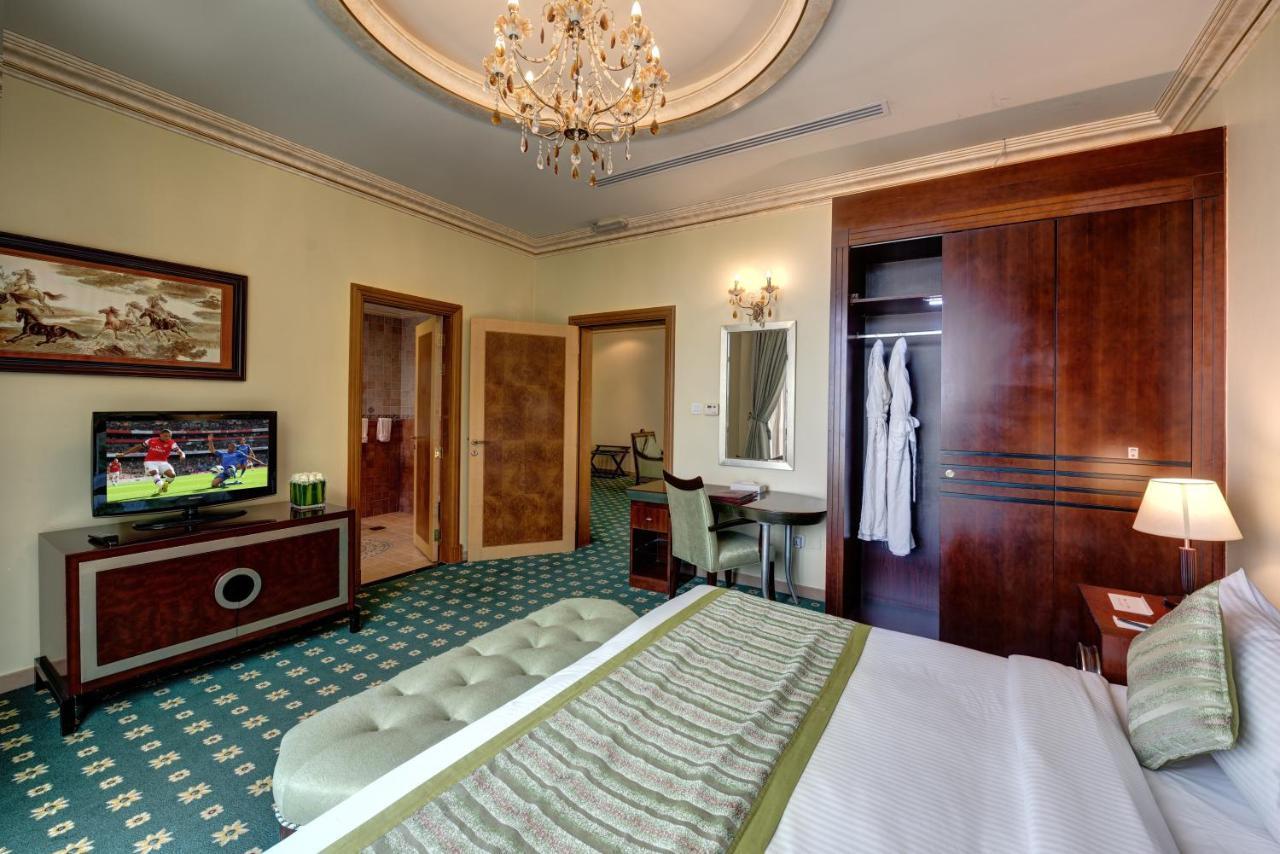 Sahara Beach Resort & Spa Sardzsa Kültér fotó A room at the hotel
