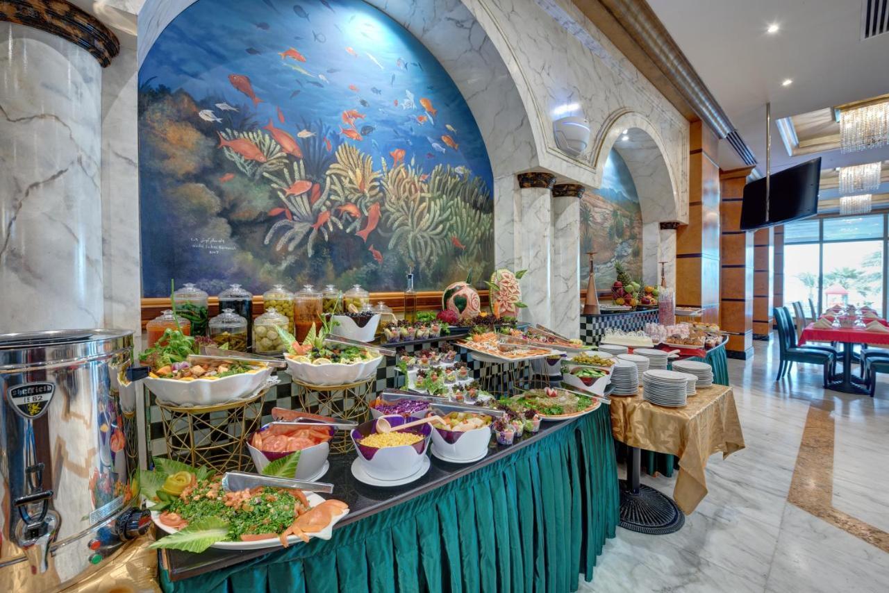 Sahara Beach Resort & Spa Sardzsa Kültér fotó A buffet at a hotel