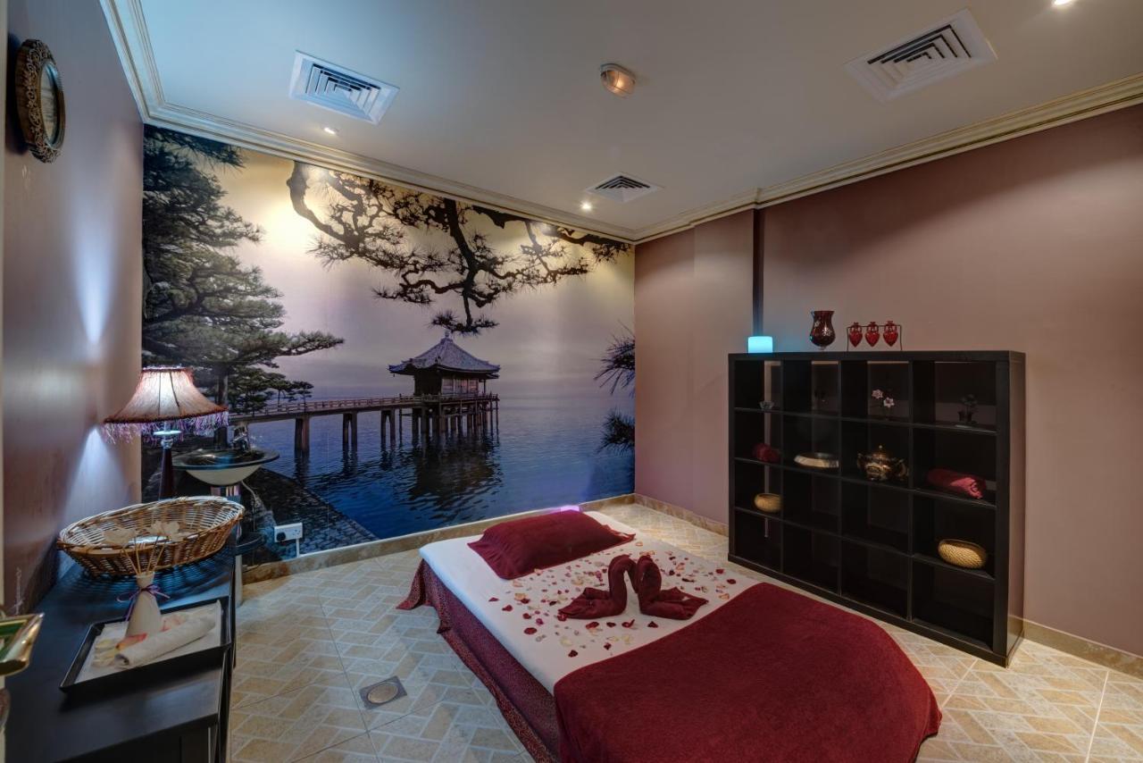 Sahara Beach Resort & Spa Sardzsa Kültér fotó A massage room at a spa