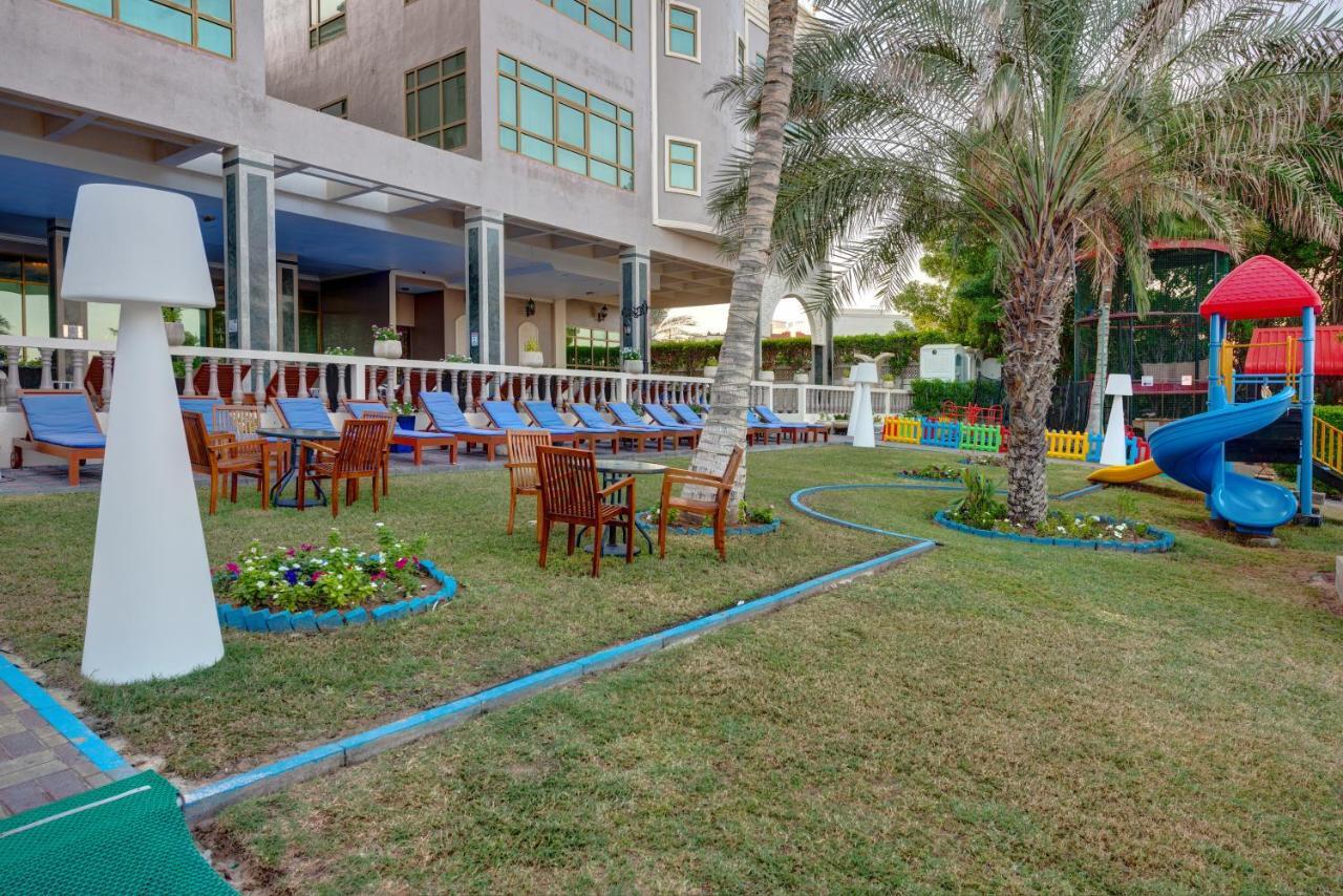Sahara Beach Resort & Spa Sardzsa Kültér fotó The school's playground