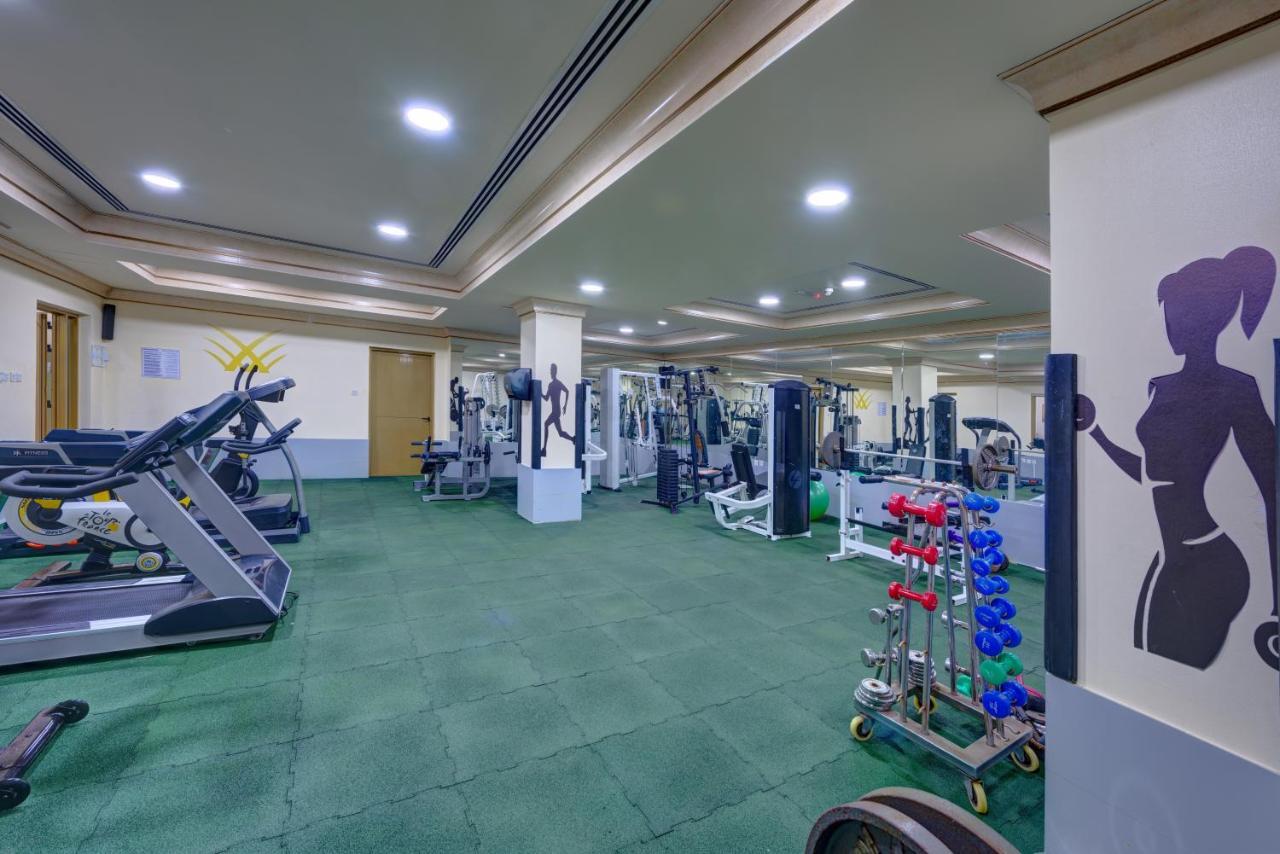 Sahara Beach Resort & Spa Sardzsa Kültér fotó The gym at the hotel