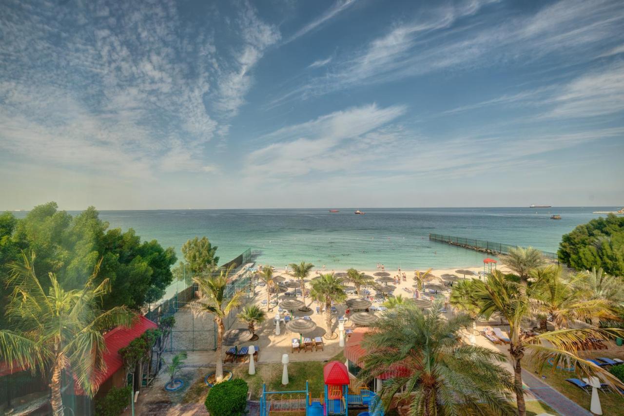 Sahara Beach Resort & Spa Sardzsa Kültér fotó The beach at Jumeirah Rotana
