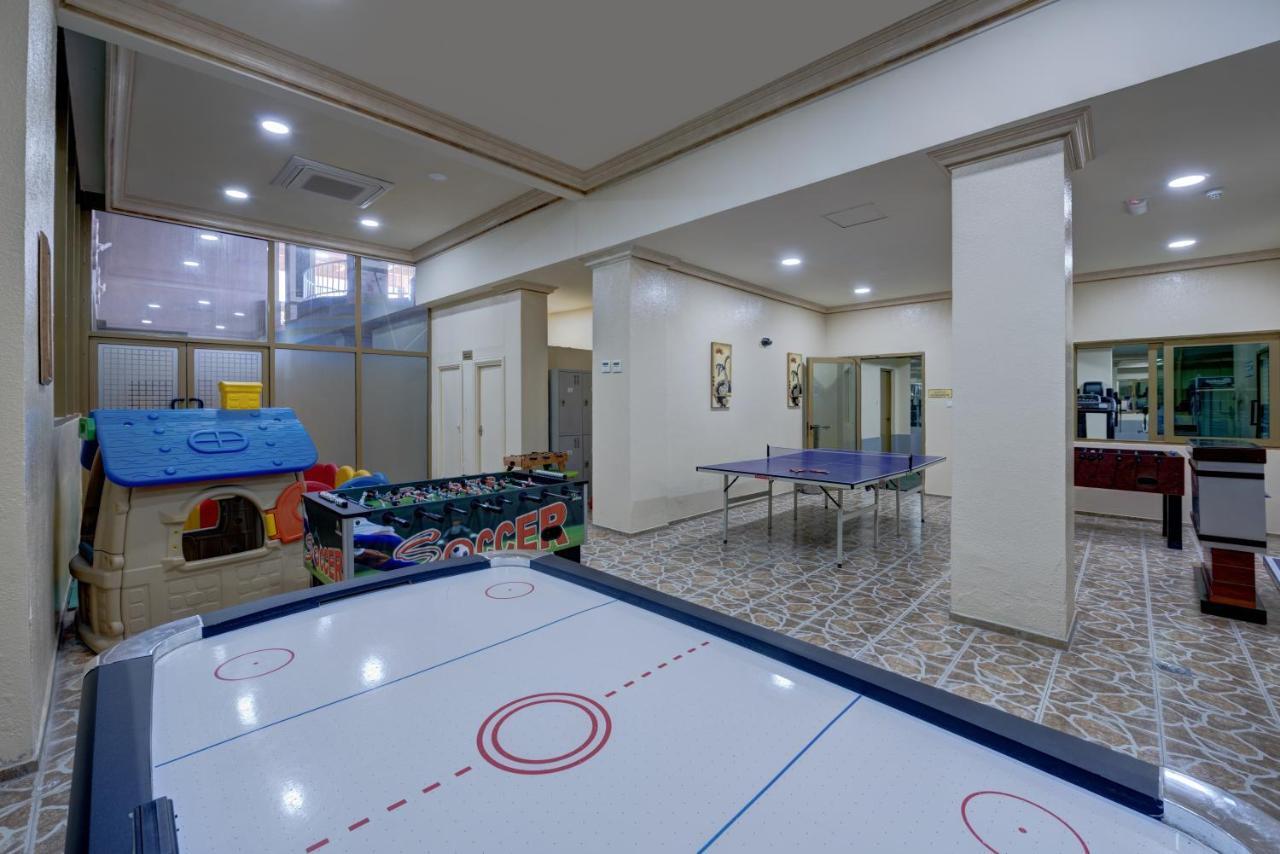 Sahara Beach Resort & Spa Sardzsa Kültér fotó The game room